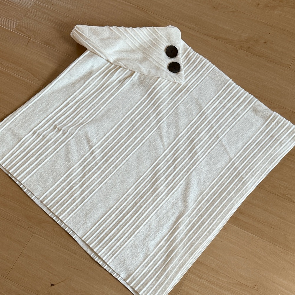 WOMEN’S SHAWL PLEATED FLEECE PONCHO ONE SIZE WINTER WHITE WILL FIT MOST SIZES - Picture 3 of 12